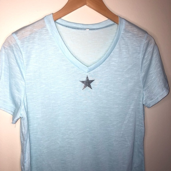 3/$25 🍄 NWOT Women’s Light Blue Metallic Star T-shirt Size Large - Picture 4 of 6